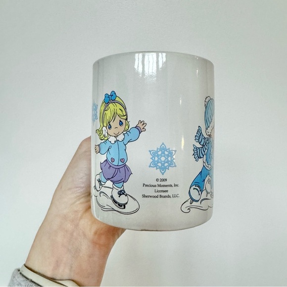 Vintage 2009 Precious Moments Winter Ice Skating mug - Picture 3 of 8